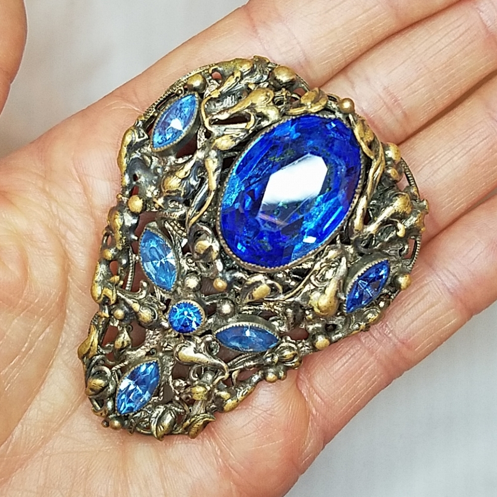 Huge round cut oval vintage brooch